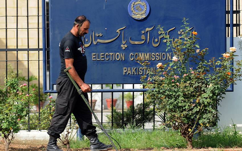 A Pakistan anti-terrorist force personal uses a metal detector to check the area of the Election Commission in Islamabad on August 26, 2008. (AFP/File)
