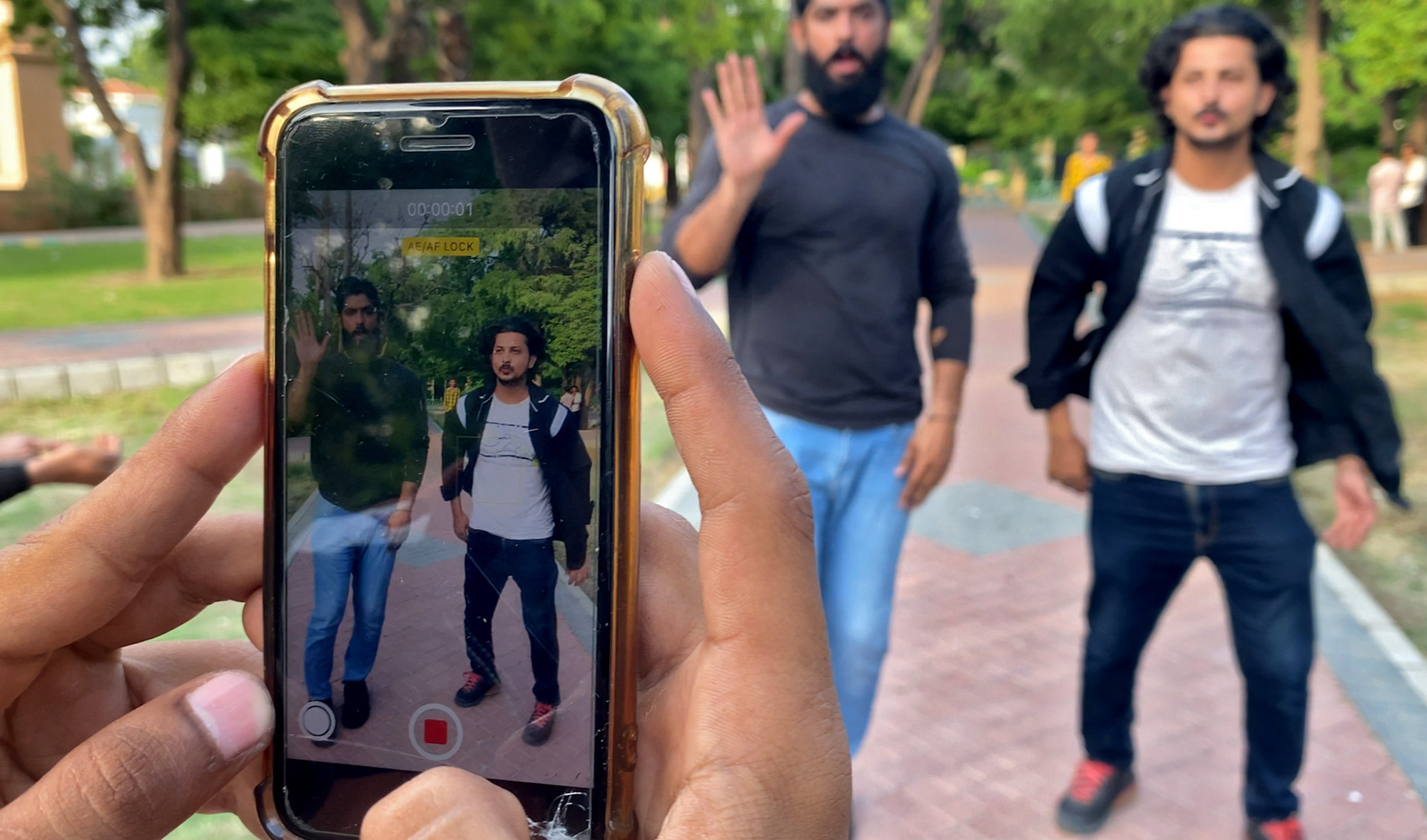 Pakistani TikTokers film their skits in a park in Karachi, Pakistan on August 11, 2020. (AN photo/File)