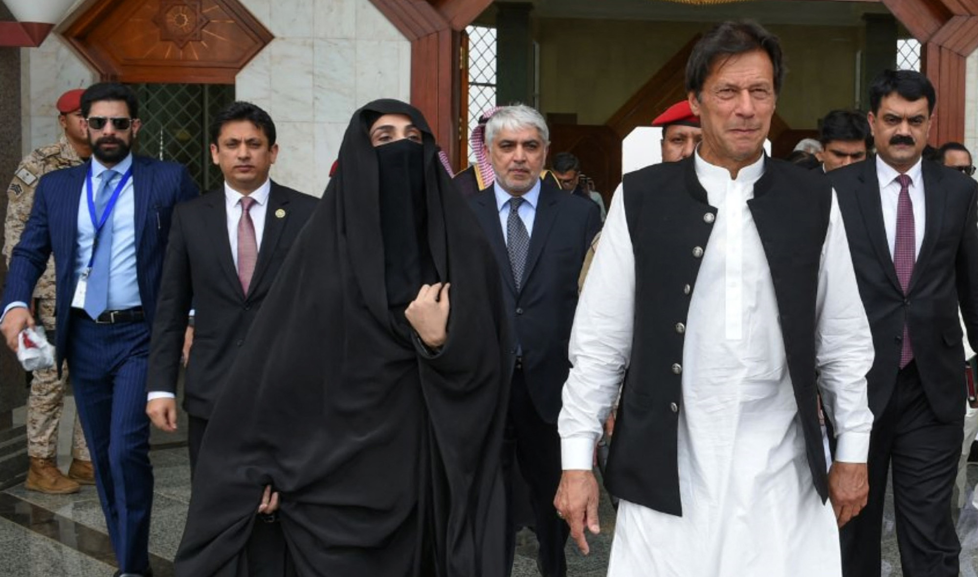 Pakistani Prime Minister Imran Khan and his wife visiting Al-Masjid an-Nabawi mosque in Madina, Saudi Arabia, on May 30, 2019. (SPA)
