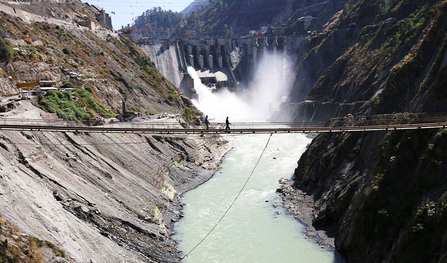 Baglihar Dam on the Chenab River, which flows from India-administered Kashmir into Pakistan, on October 10, 2008. (Reuters/File)