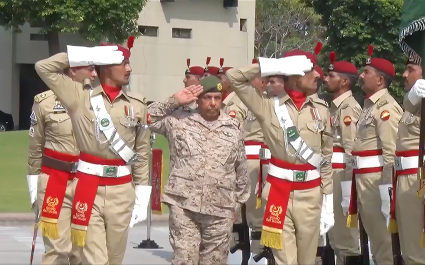 Commander of the Royal Saudi Land Forces, Lieutenant Gen. Fahad Bin Abdullah Mohammad Al-Motair (center in first row) reviews guard of honour present by Pakistani army in GHQ in Rawalpindi, Pakistan, on September 30, 2019. (Photo courtesy: APP/Twitter)