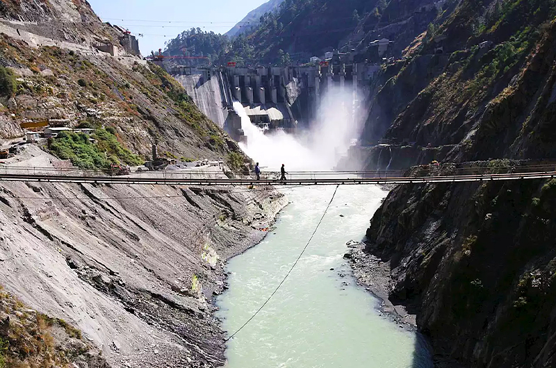 Baglihar Dam on the Chenab River, which flows from India-administered Kashmir into Pakistan, on October 10, 2008. (Reuters/File)
