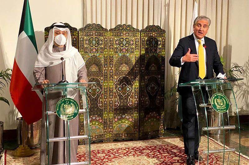 Kuwait’s Minister of Foreign Affairs Dr Ahmed Nasser Al-Mohammed Al-Sabah (left) addresses a press conference along with his Pakistani counterpart Shah Mahmood Qureshi in Islamabad, Pakistan, on March 18, 2021. (AN Photo)