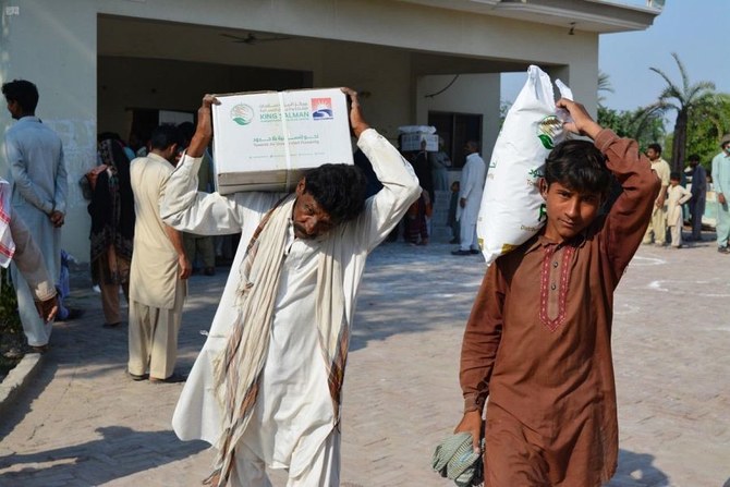 Beneficiaries in Punjab receive food packages from KSRelief on April 27, 2020. (SPA)
