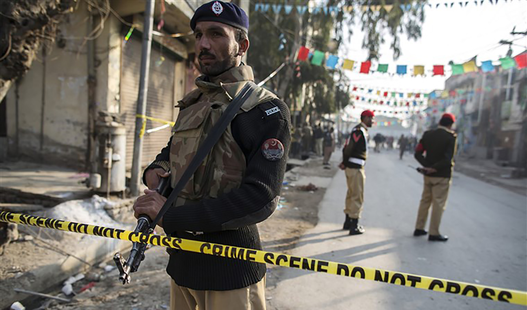 A policemen cordons off the site of a suicide blast in Rawalpindi, Pakistan, on January 20, 2014. (REUTERS/File)