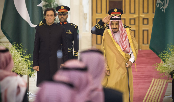 Saudi King Salman (right) welcoming Pakistani Prime Minister Imran Khan (left) in Jeddah on Sept. 19, 2018. (CIC via AFP)