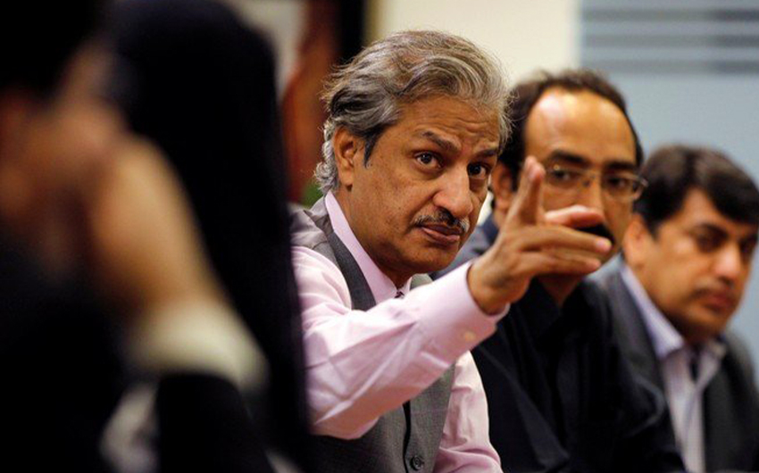 Absar Alam, Chairman of the Pakistan Electronic Media Regulatory Authority (PEMRA) attends a planning meeting with senior staff in Islamabad, Pakistan, on June 1, 2016. (REUTERS/File)