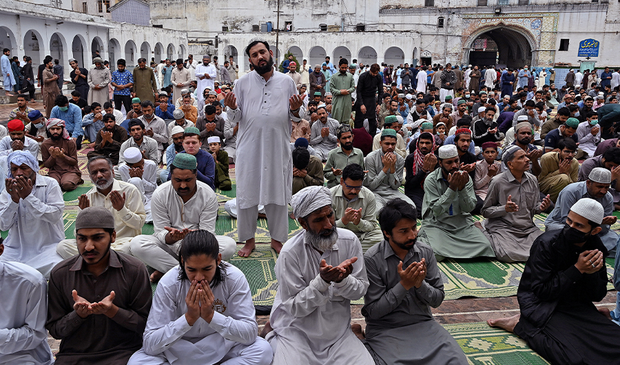 Muslim devotees offer their prayers on the first Friday of the holy month of Ramadan at the Jamia Mosque in Rawalpindi on April 16, 2021. (AFP photo)