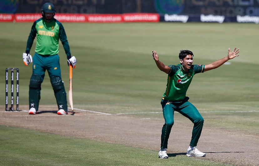 Pakistan's Mohammad Hasnain (R) appeals for the dismissal of South Africa's Heinrich Klaasen (L) during the first one-day international cricket match between South Africa and Pakistan in Centurion on April 2, 2021. (AFP)
