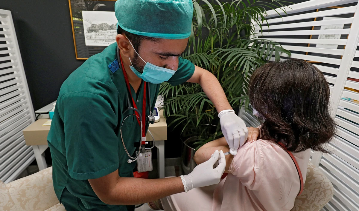A resident receives a commercial dose of Russia's Sputnik V coronavirus disease (COVID-19) vaccine, at a private hospital in Karachi, Pakistan, on April 4, 2021. (REUTERS)