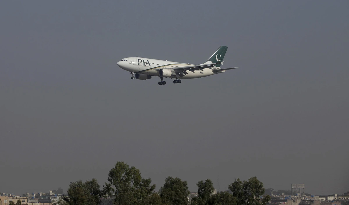A Pakistan International Airlines (PIA) passenger plane arrives at the Benazir International airport in Islamabad, Pakistan, on December 2, 2015. (REUTERS/File)
