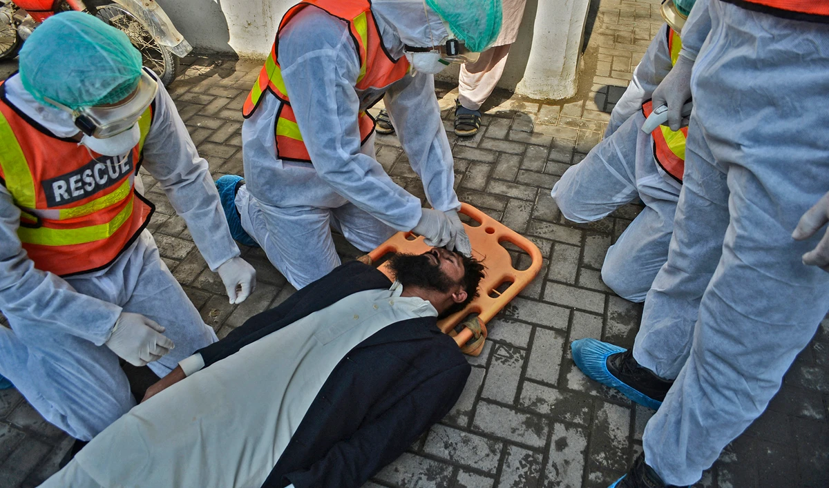 Pakistani rescue personnel take part in drill exercise as a preventive measure for the spread of the of COVID-19 coronavirus, in Peshawar, Pakistan, on March 1, 2020. (REUTERS)