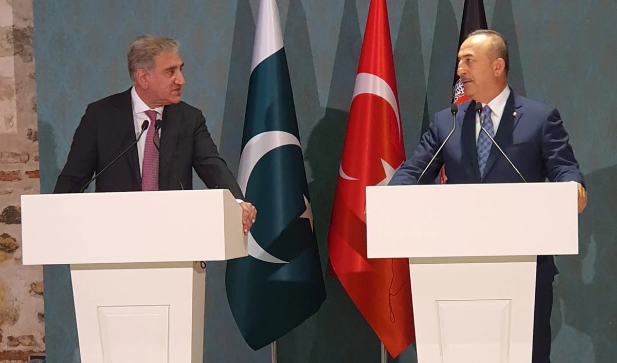 Pakistan's foreign minister Shah Mahmood Qureshi, left, and his Turkish counterpart Mevlut Cavusoglu in Istanbul, Turkey, on April 23, 2021. (Photo courtesy: @SMQureshiPTI/Twitter)