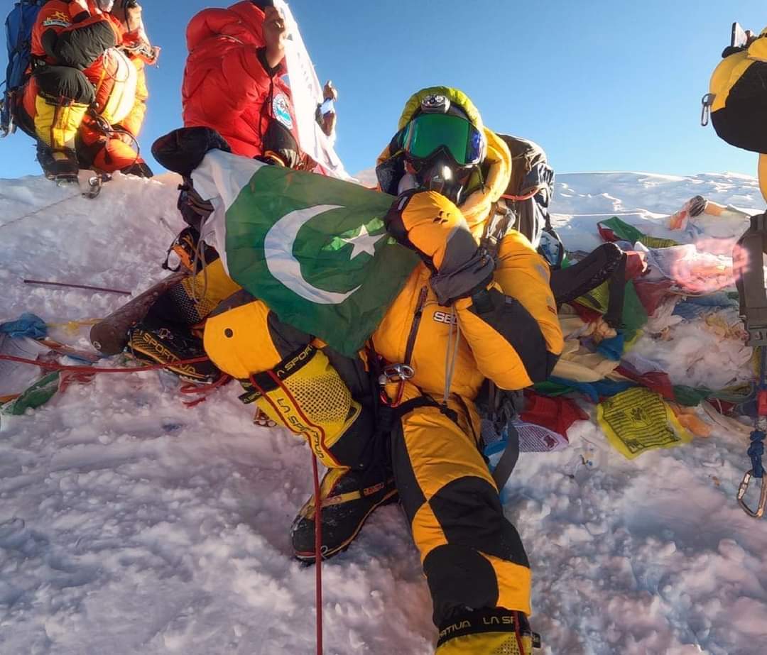 Kashif raises Pakistan's flag atop Mount Everest in Nepal on May 11, 2021. (Photo courtesy: Sheroze Kashif)