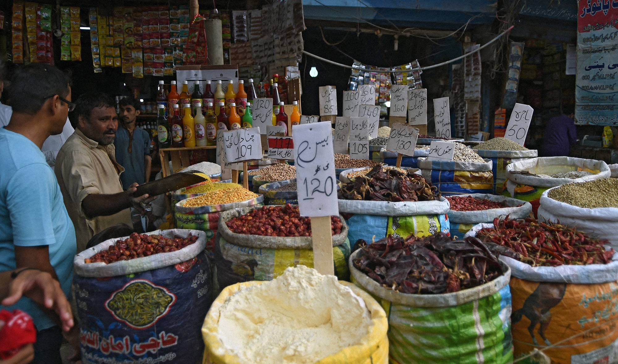 Pakistani customers buy grocery items at a market in Karachi, Pakistan, on May 10, 2019. (AFP/File)