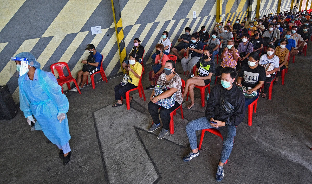 Residents of the Klong Toey area waiting to receive Sinovac COVID-19 and the AstraZeneca COVID-19 vaccines in Bangkok, Thailand, on May 10, 2021. (AP)