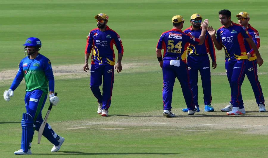Karachi Kings' Arshad Iqbal (2R) celebrates with teammates after taking the wicket of Multan Sultans' James Vince (L) during the Pakistan Super League(PSL) T20 cricket match Karachi on February 27, 2021. (AFP)
