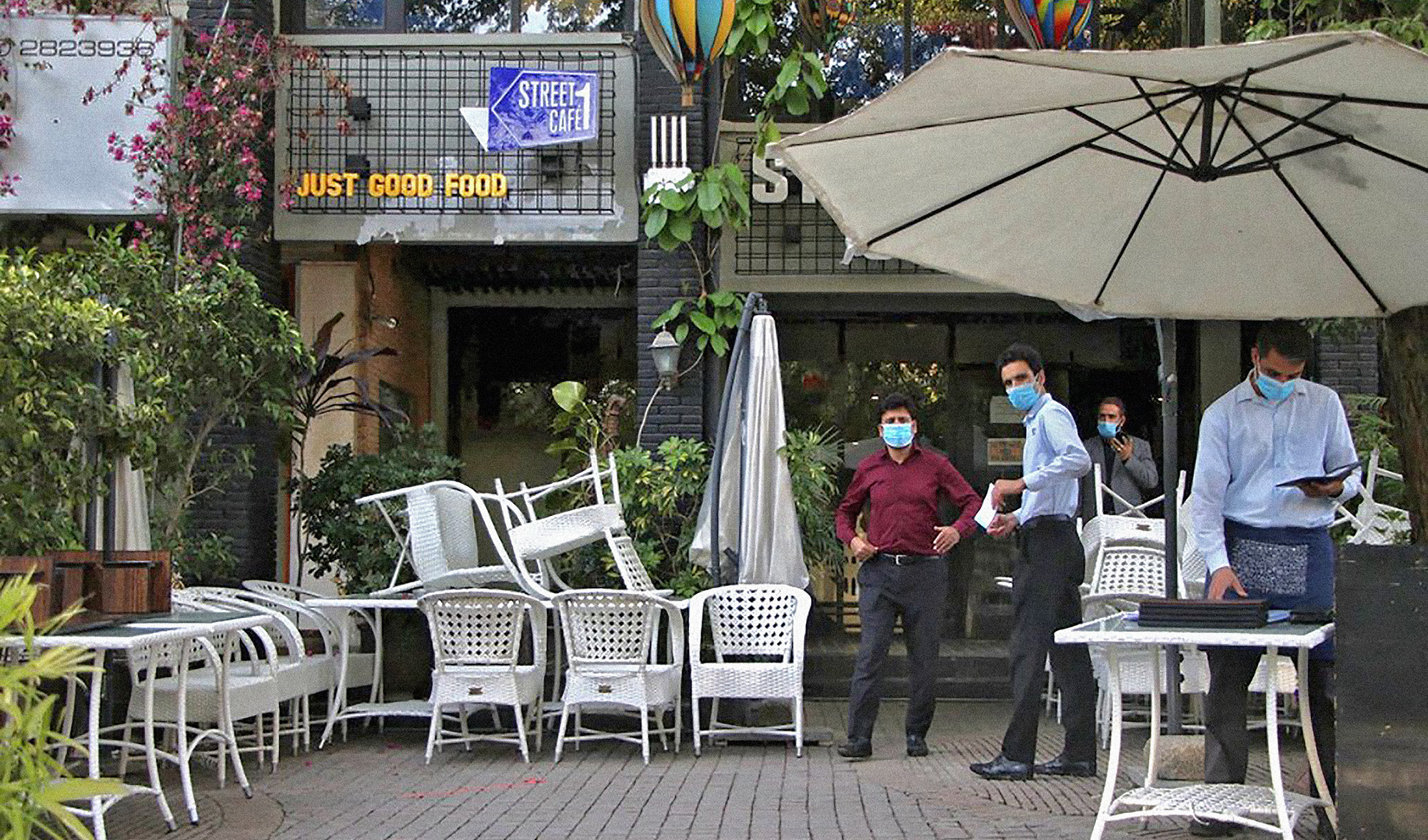 Small restaurants in Rawalpindi Saddar Bazaar make arrangements for outdoor dining on Friday, June 4, 2021, since indoor dining remains closed for customers due to the coronavirus pandemic. (Photo courtesy: All-Rawalpindi Restaurant Association)