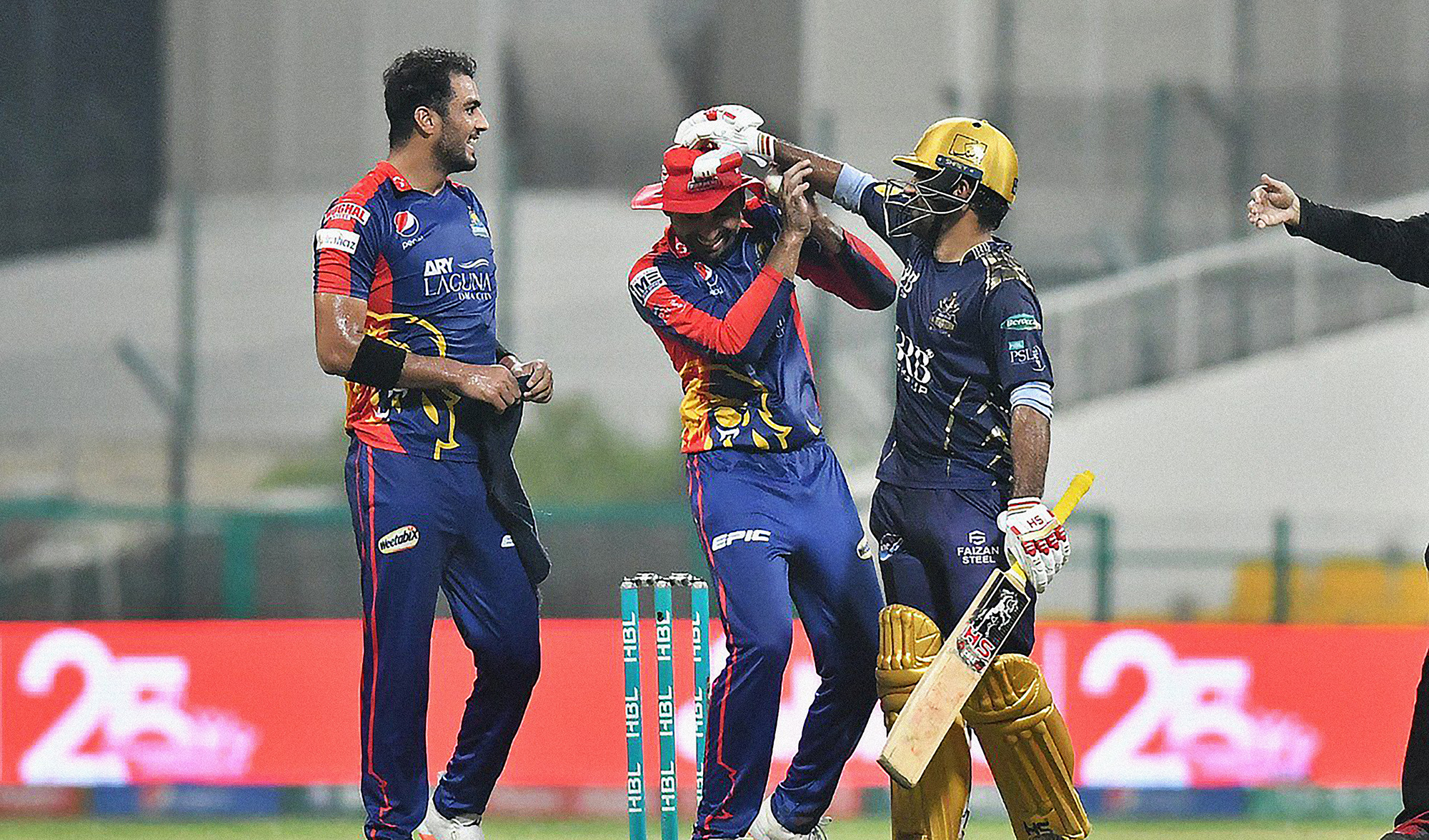 Karachi Kings and Quetta Gladiator players tease each other after a Pakistan Super League match in Abu Dhabi on June 19, 2021. (Photo courtesy: @thePSLt20/Twitter)