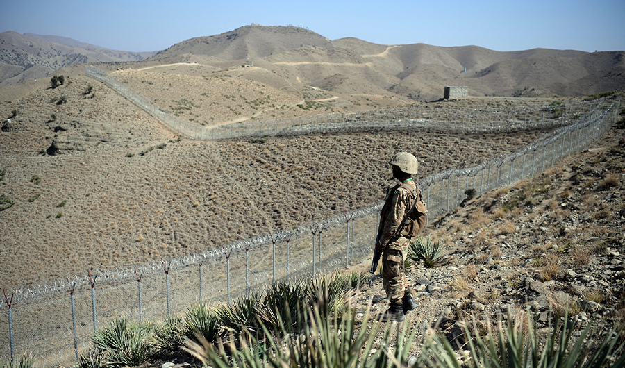 A Pakistani soldier keeps vigil next to a newly fenced border fencing along Afghan border at Kitton Orchard Post in Pakistan's North Waziristan tribal agency on October 18, 2017. (AFP/File)