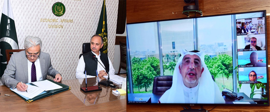 Pakistan's Minister for Economic Affairs Omer Ayub Khan (second from left) and CEO International Islamic Trade Finance Corporation (ITFC) Eng. Hani Salem Sonbol (third from left) witness the virtual signing of an agreement for the import of fuel on June 28, 2021. (Photo courtesy: ITFC)