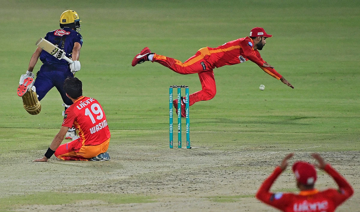 Islamabad United's Shadab Khan (2R) fields the ball as Quetta Gladiators' Mohammad Nawaz (R) takes a run during the Pakistan Super League match between Islamabad United and Quetta Gladiators in Karachi on March 2, 2021. (AFP/File)