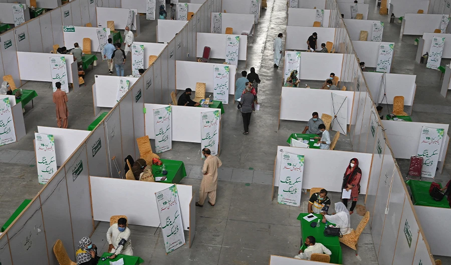 Health workers inoculate people with the dose of coronavirus vaccine at a vaccination center in Lahore, Pakistan, on May 23, 2021. (AFP)