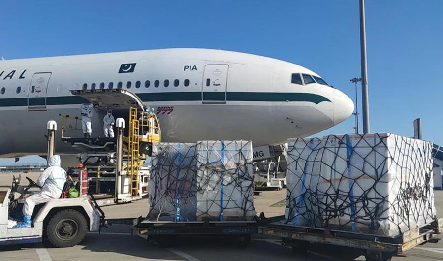 A Pakistan International Airlines plane PK-6582 carrying 200, 000 Sinovac doses unloads in Islamabad on June 23, 2021. (Photo courtesy: PIA)