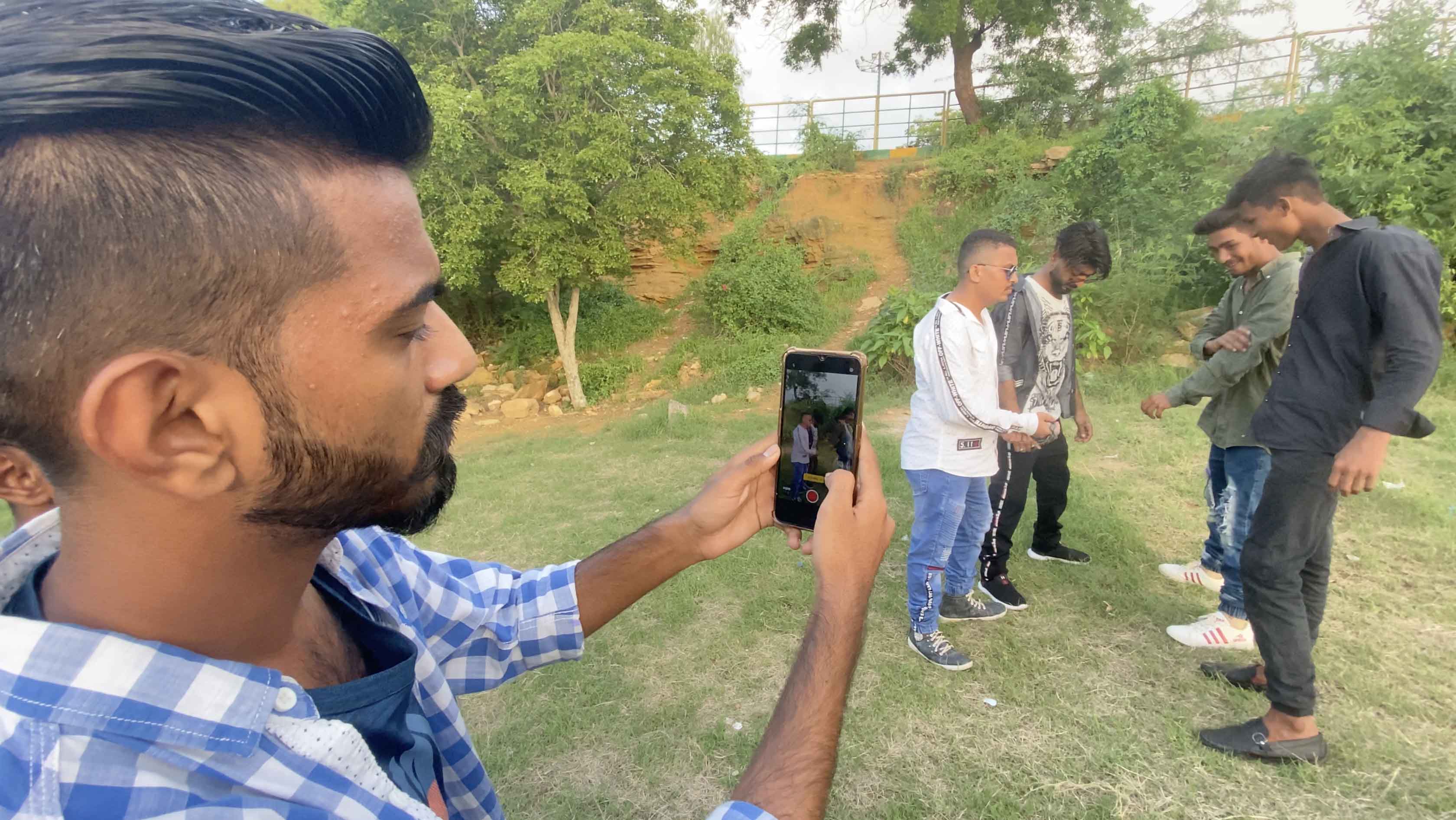 Pakistani TikTokers film their skits in a park in Karachi on Aug. 11, 2020. (AN photo/File)