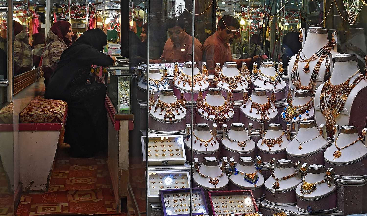Pakistani women check gold jewellery at a shop in Lahore, Pakistan, on October 11, 2018. (AFP/File)