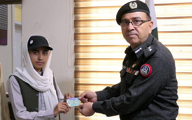 17-year-old Khadija Tul Kubra (left) receives a motorcycle license from SSP Traffic Gul Said Khan Afridi in Quetta, Balochistan, on July 13, 2021. (AN Photo)