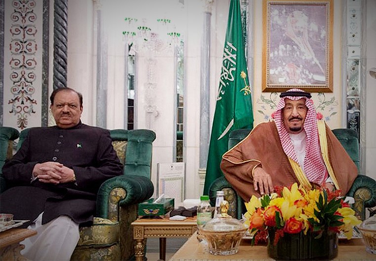 Pakistan President Mamnoon Hussain (left) meets Saudi Arabia's King Salman Bin Abdul Aziz (right) in Saudi Arabia on June 19, 2017. (SPA)