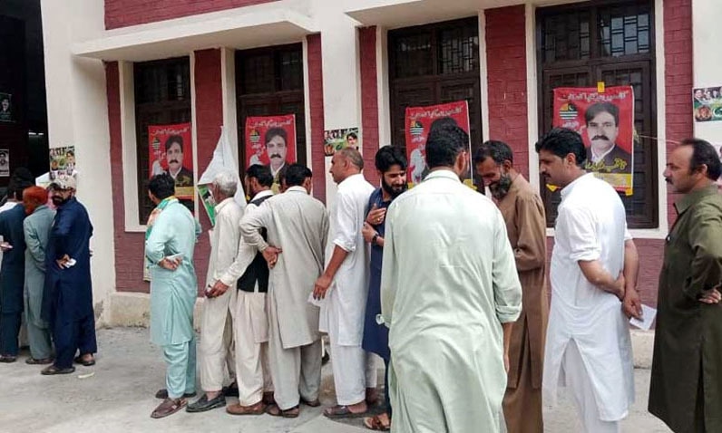 People are waiting in queue outside a polling station in Azad Jammu and Kashmir on July 25, 2021. (Photo courtesy: Radio Pakistan)