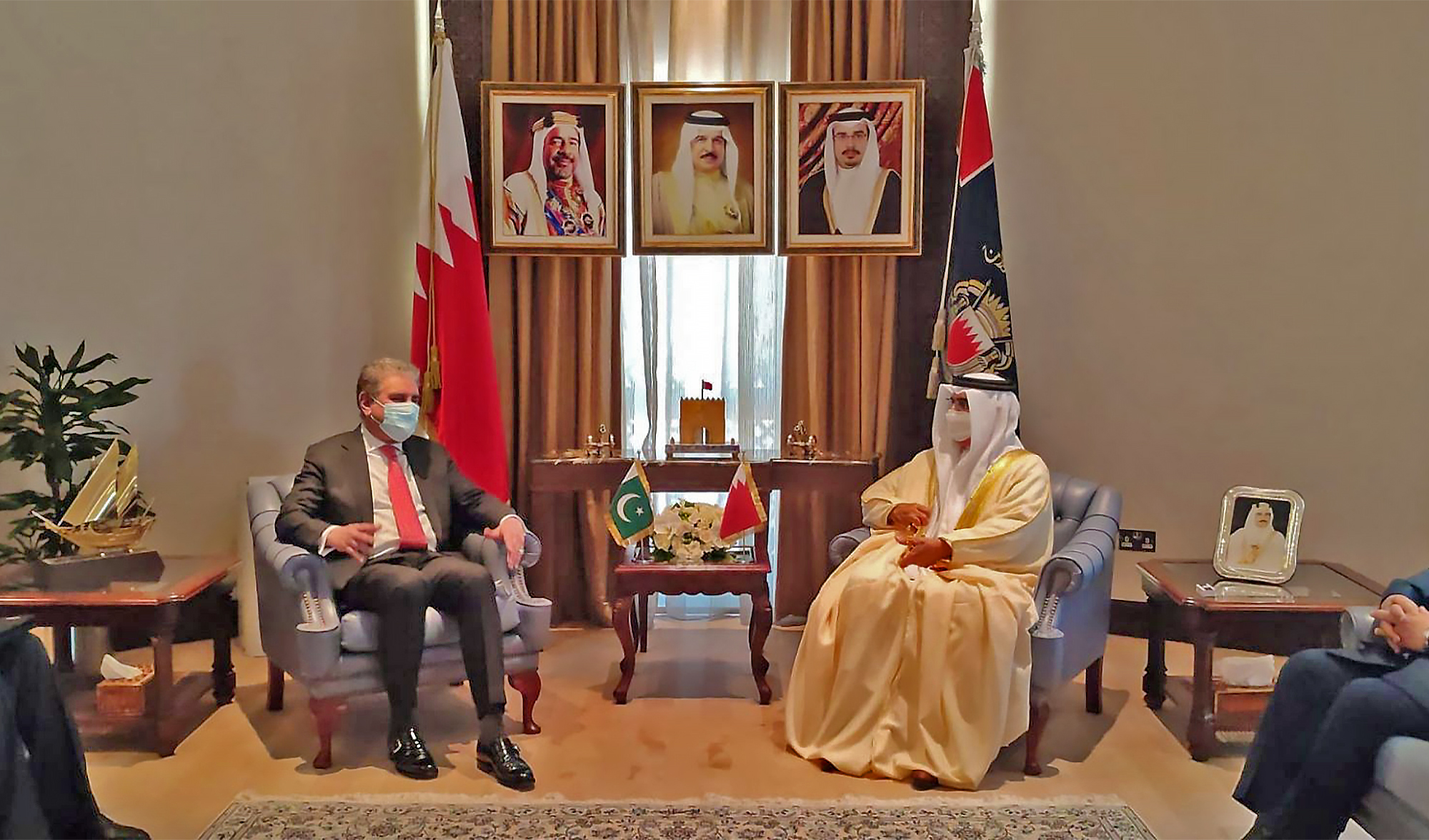 Pakistan's Foreign Minister, Shah Mahmood Qureshi (left), meets Bahrain Interior Minister Shaikh Rashid bin Abdullah Al Khalifa in Manama, Bahrain, on July 29, 2021. (Photo courtesy: APP)