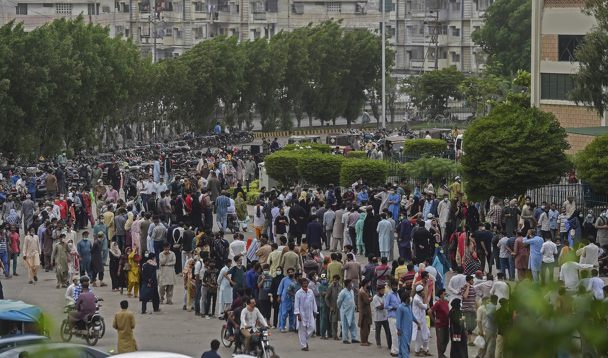 People gather in large numbers and queue up to register themselves and get inoculated with the Covid-19 coronavirus vaccine at a vaccination centre in Karachi on July 29, 2021. (AFP)