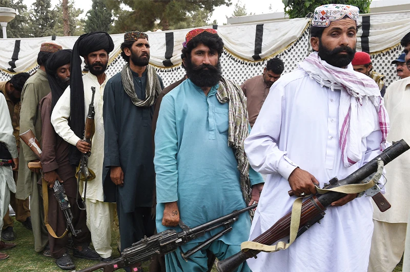 Baloch separatists carry their weapons as they prepare to surrender to Pakistani security forces in Quetta on April 21, 2017. (AFP/File)