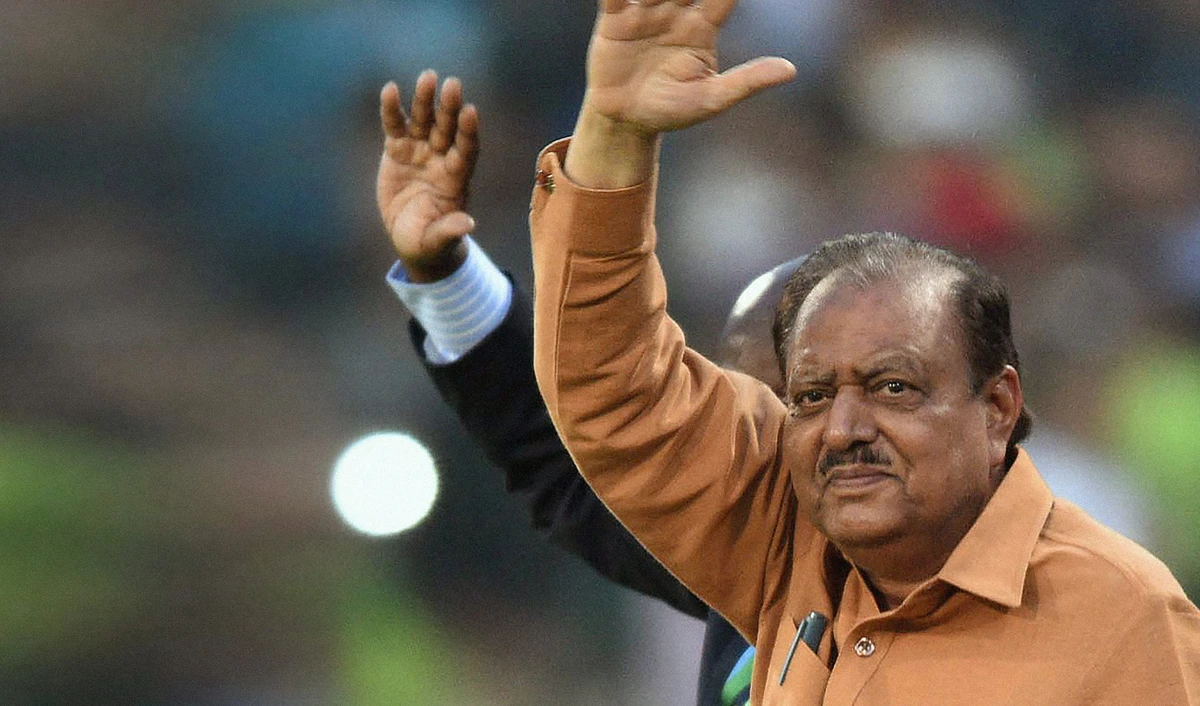 Pakistan's President Mamnoon Hussain waves before the start of the first International T20 cricket match at the Gaddafi Cricket Stadium in Lahore on May 22, 2015. (AFP/File)