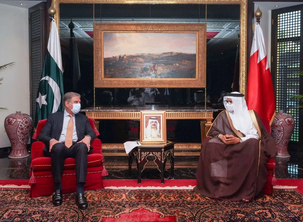 Pakistani Foreign Minister Shah Mahmood Qureshi (left) speaks to Bahraini Foreign Minister Dr. Abdullatif bin Rashid Al-Zayani (right) in Bahraini capital Manama on July 28, 2021. (Photo courtesy: Bahrain's ministry of foreign affairs)