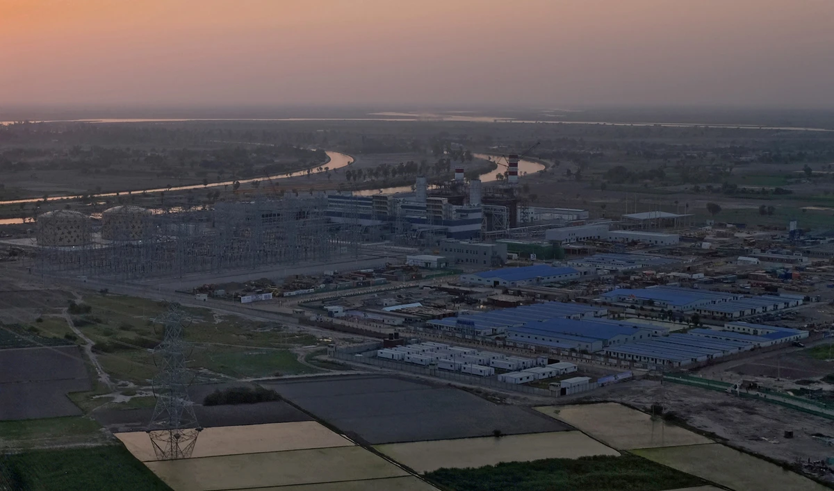 An aerial view of the Haveli Bahadur Shah LNG power plant in Jhang, Pakistan on July 7, 2017. (REUTERS/File)