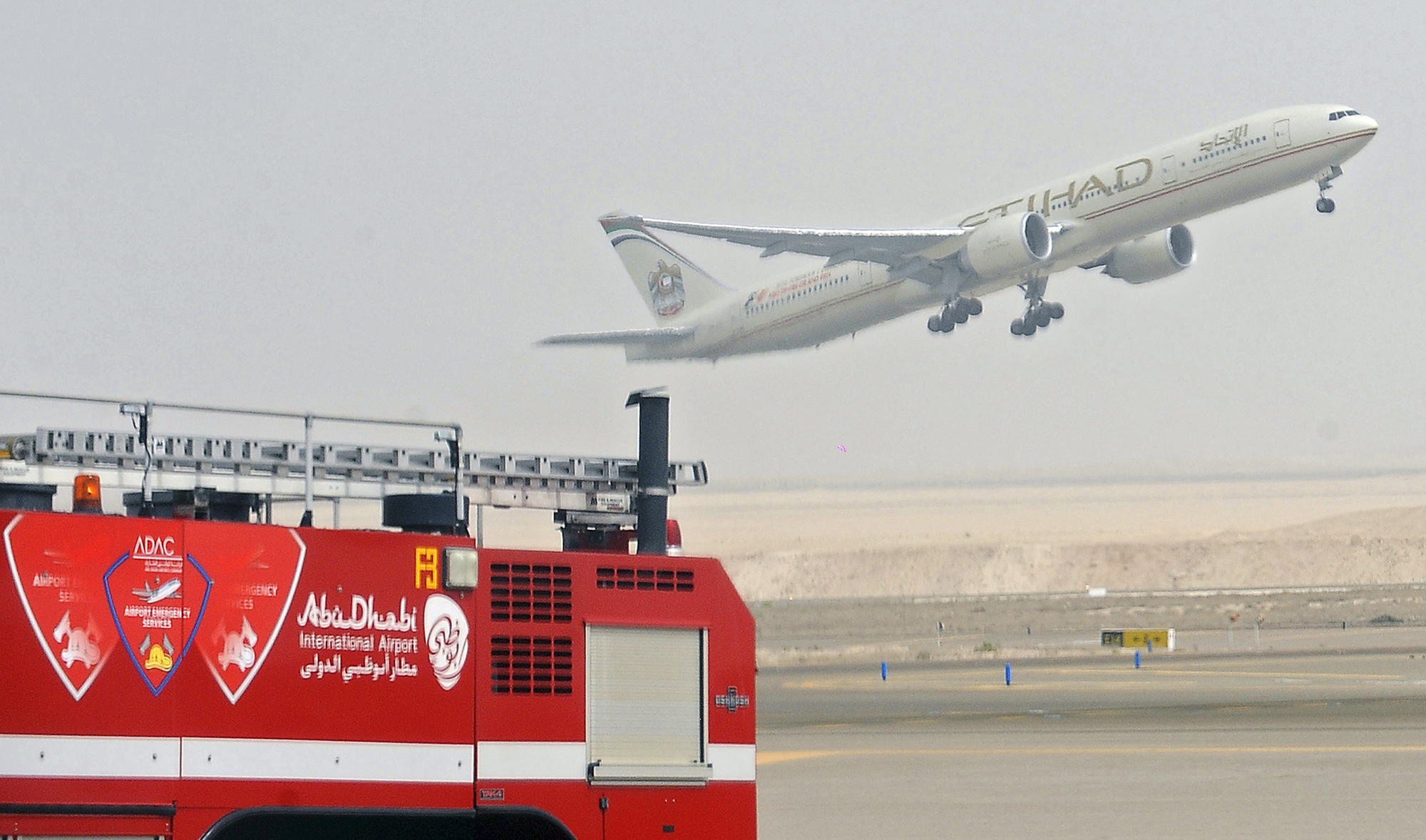An Etihad Airways aircraft takes off from Abu Dhabi International Airport, September 19, 2012. REUTERS)