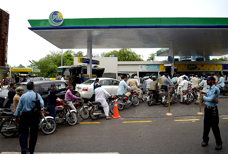 Pakistani commuters queue for fuel at a Pakistan State Oil (PSO) station in Islamabad on July 26, 2017. (AFP)