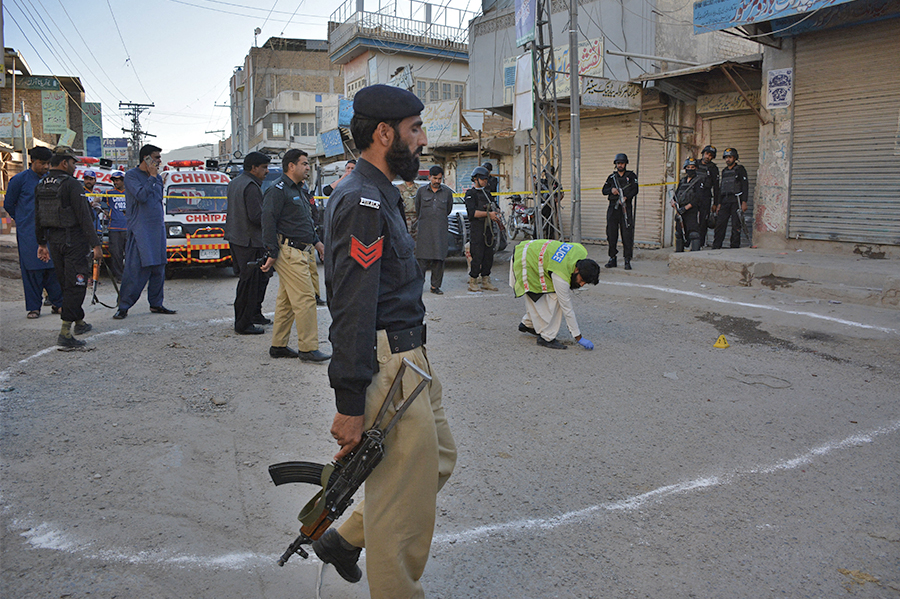 Pakistani investigators gather at the shooting site in Quetta on May 27, 2018. (AFP/File)
