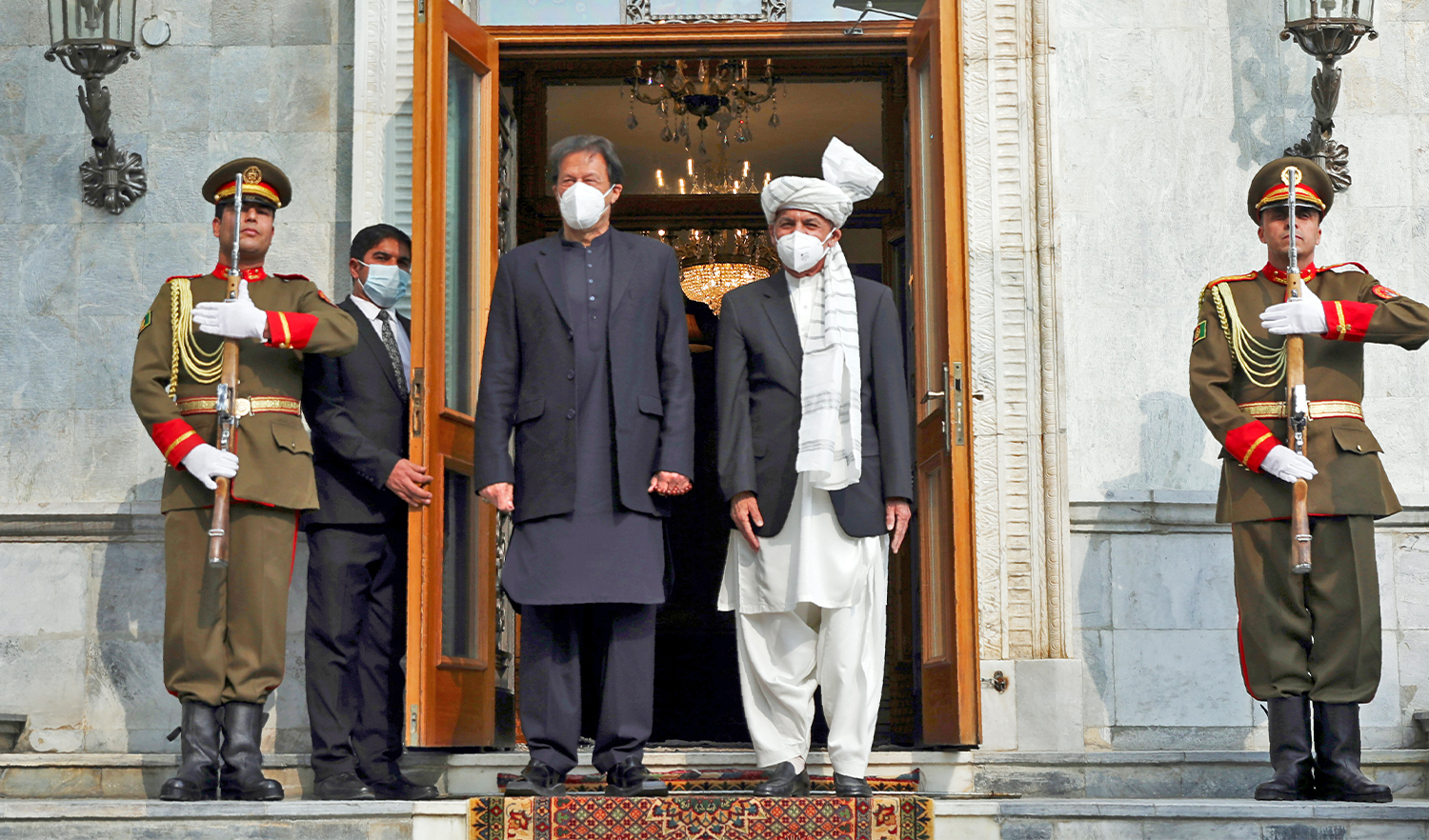 Afghan President Ashraf Ghani (center right) and Pakistan Prime Minister Imran Khan stand before a joint news conference at the Presidential Palace in Kabul, Afghanistan, on November 19, 2020. (AFP/File)