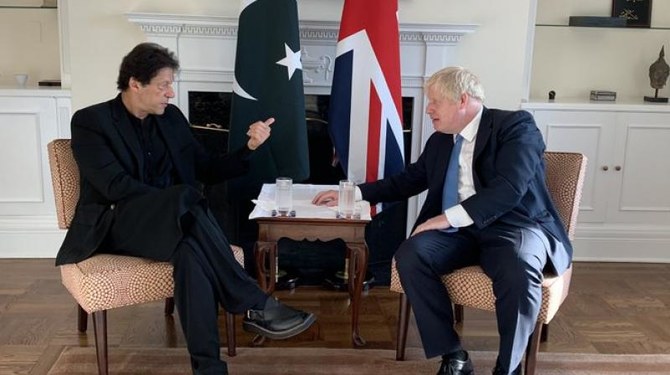 Pakistan Prime Minister Imran Khan (left) meets his UK counterpart Boris Johnson at the United Nations Headquarters in New York, USA, on September 23, 2019. (Photo courtesy: Online/File)