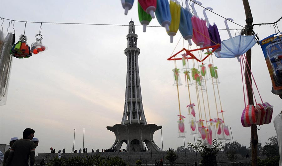 Tourists visit the Minar-i-Pakistan monument in Lahore on February 12, 2010. (AFP/ File)