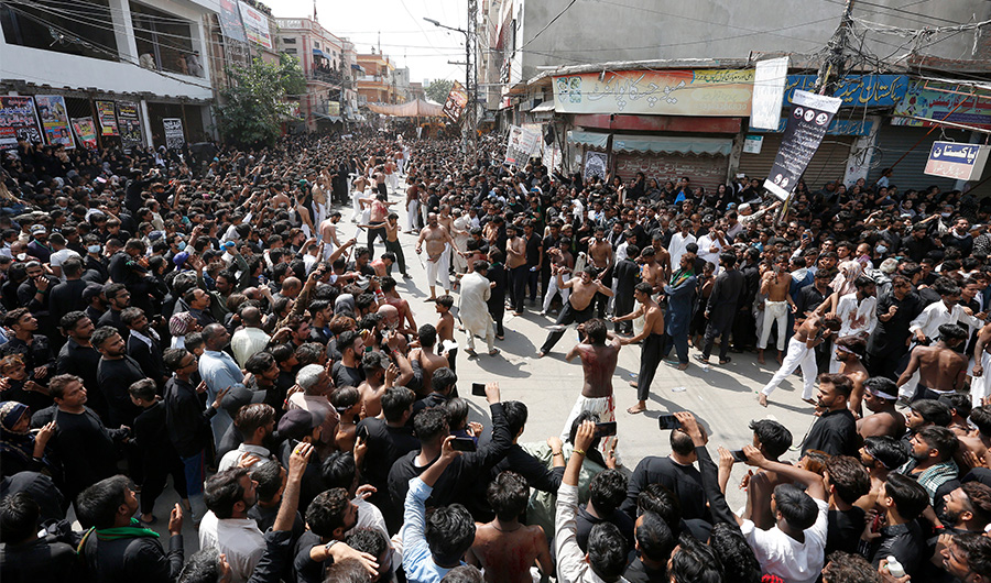 Shiite Muslims flagellate themselves with knives on chains during a Muharram procession in Lahore, Pakistan, Wednesday, Aug. 18, 2021. (AP)