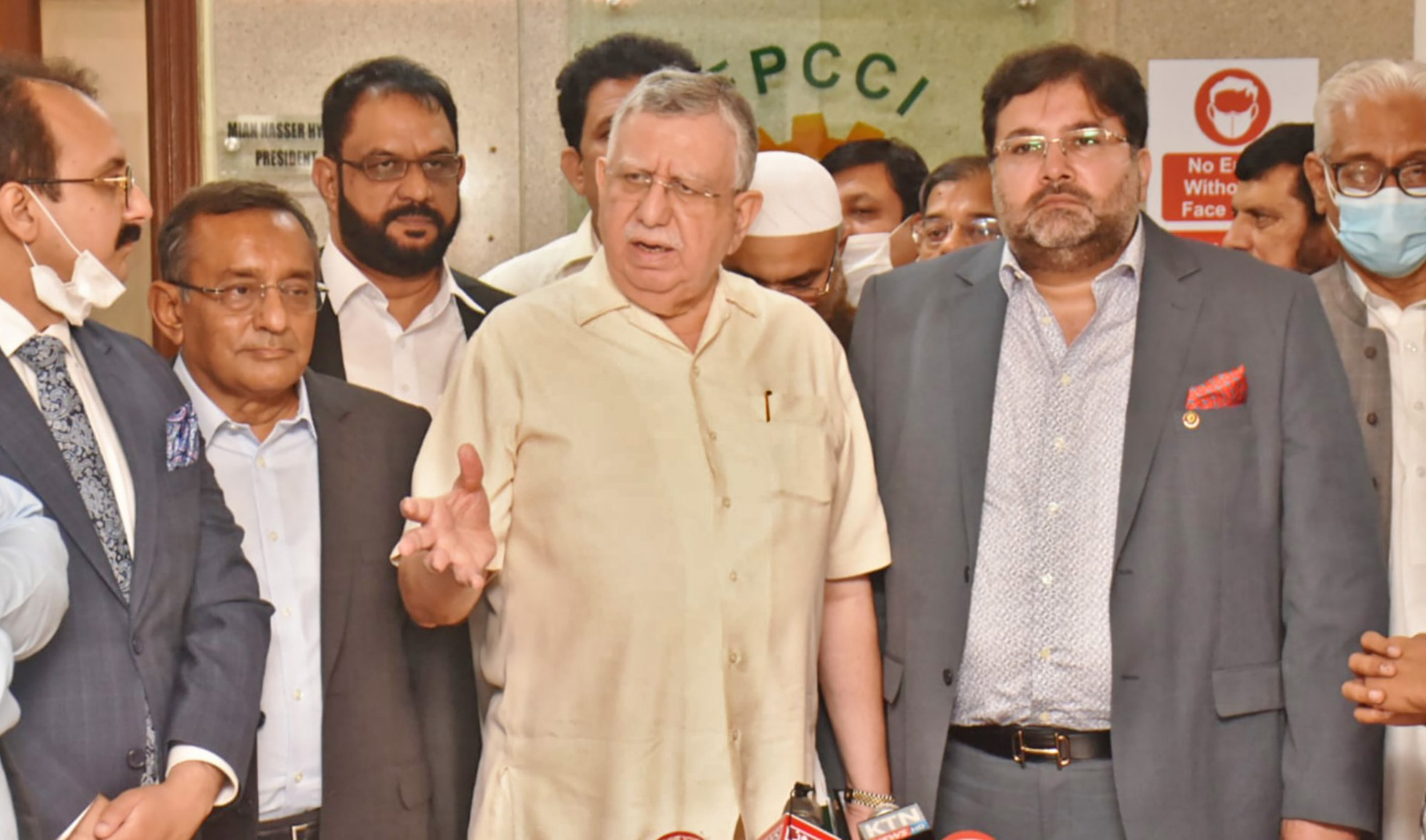 Pakistan's finance minister Shaukat Tarin is talking to journalist at the Federation of Pakistan Chamber of Commerce and Industry in Karachi on Friday, August 20, 2021. (AN photo)