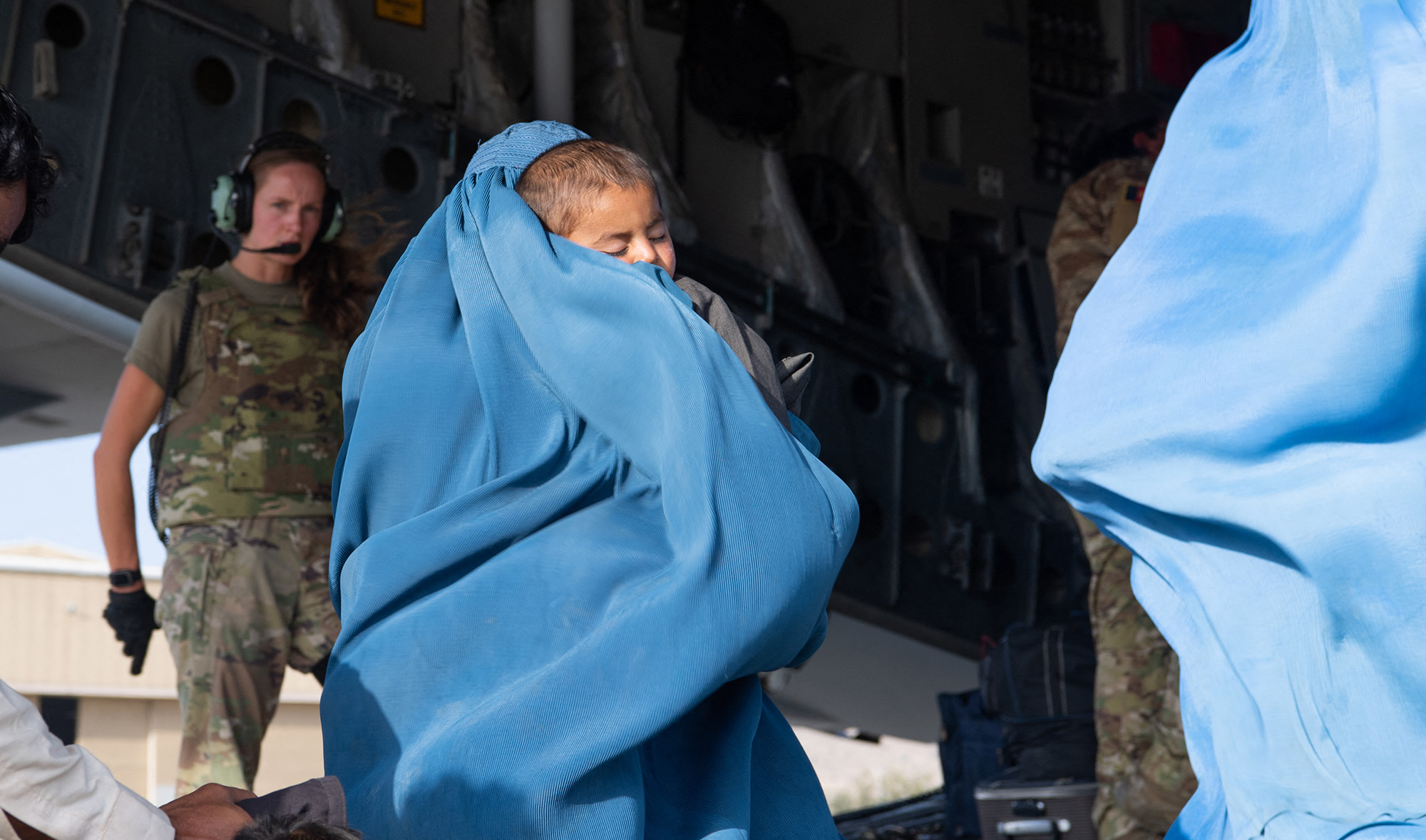 US Air Force loadmasters and pilots assigned load passengers aboard a US Air Force aircraft in support of the Afghanistan evacuation at Hamid Karzai International Airport (HKIA), Afghanistan, August 24, 2021. (US AIR FORCE via AFP)
