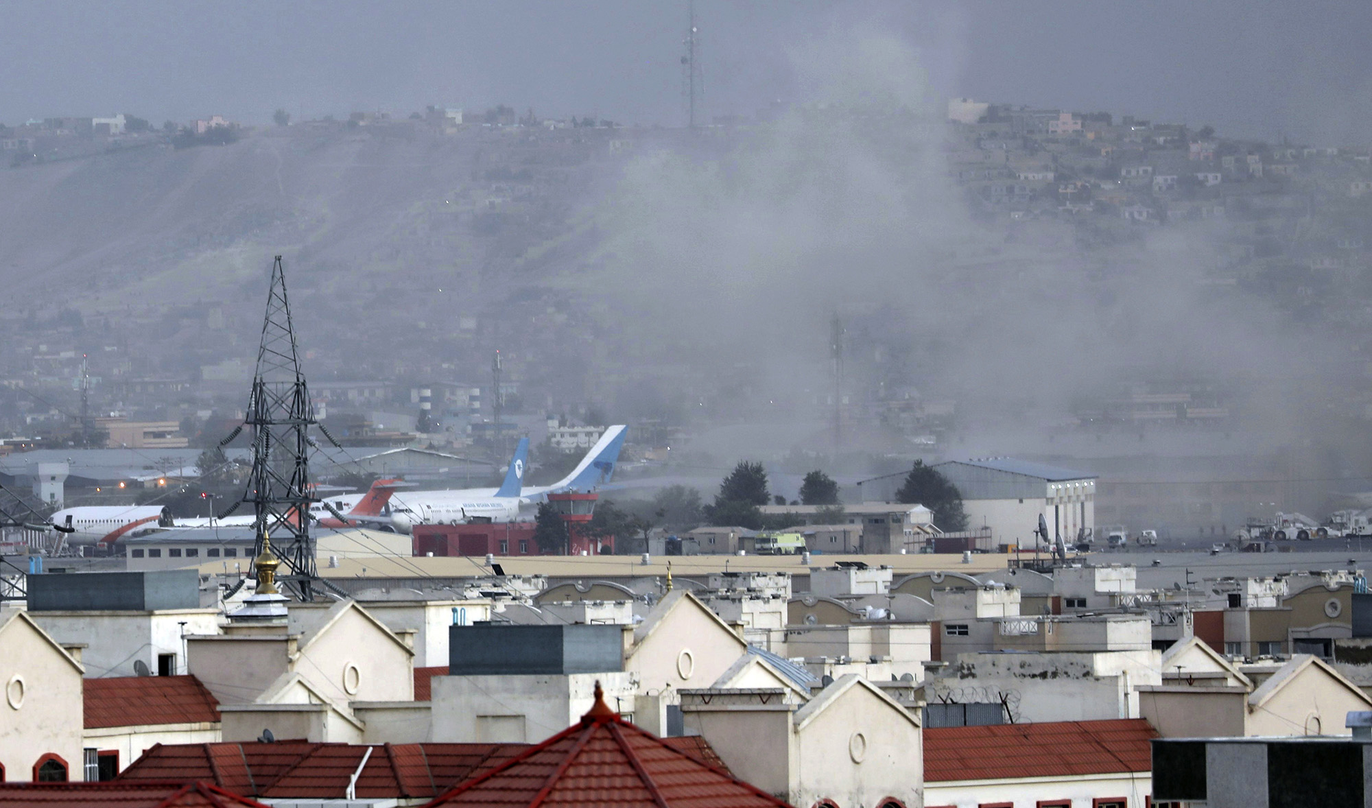 Smoke rises from a deadly explosion outside the airport in Kabul, Afghanistan, Thursday, Aug. 26, 2021. (AP)