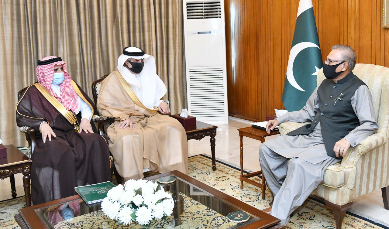 Saudi Arabia's envoy Nawaf bin Said Al-Malki, center, and Director of International Islamic University, Dr. Hathal bin Hamoud Al-Otaibi, left, call on Pakistan President Arif Alvi in Islamabad on August 27, 2021. (Photo courtesy: KSAembassyPK/Twitter)
